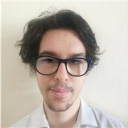 Professeur particulier donne des cours de langue et de littérature espagnole à des élèves de niveau première et terminale